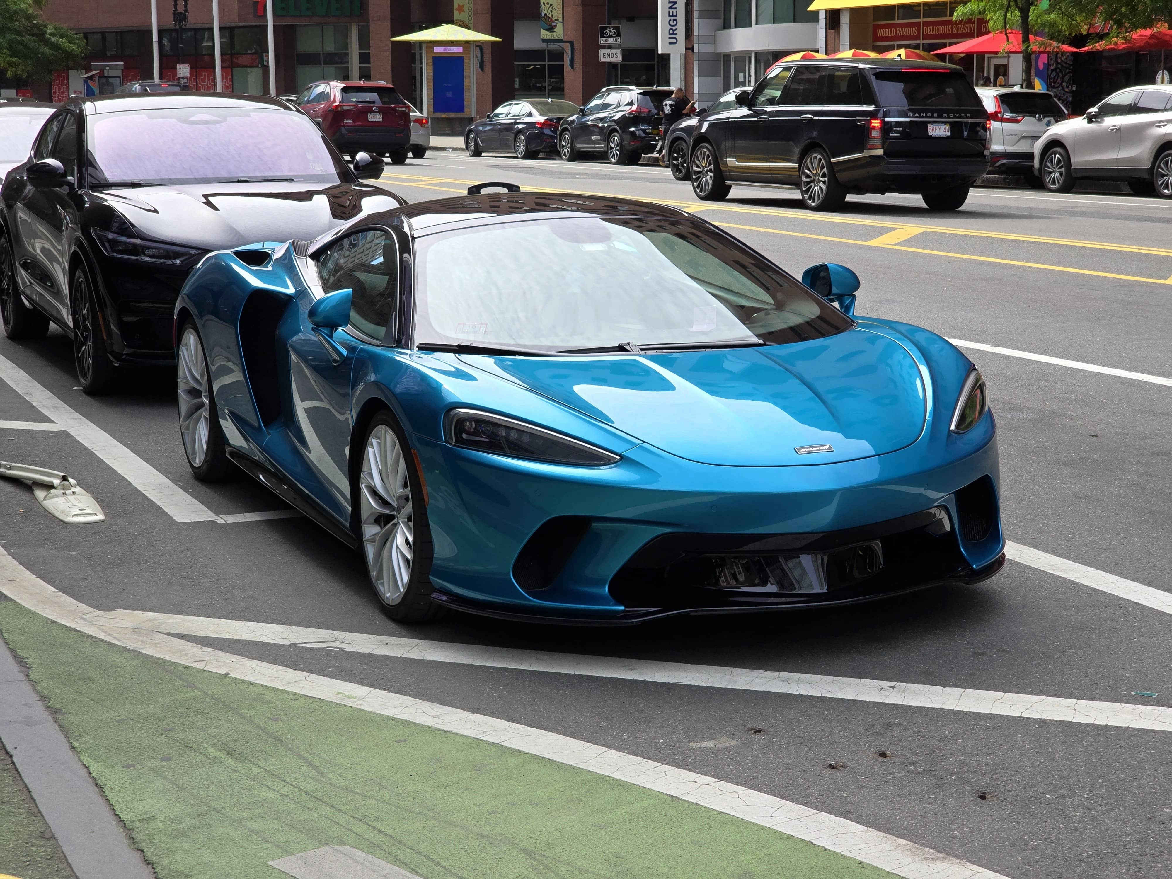 McLaren GT